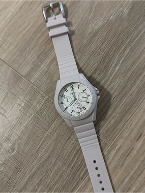 White rubber Fossil watch blue accents ES4064 box included like new condition